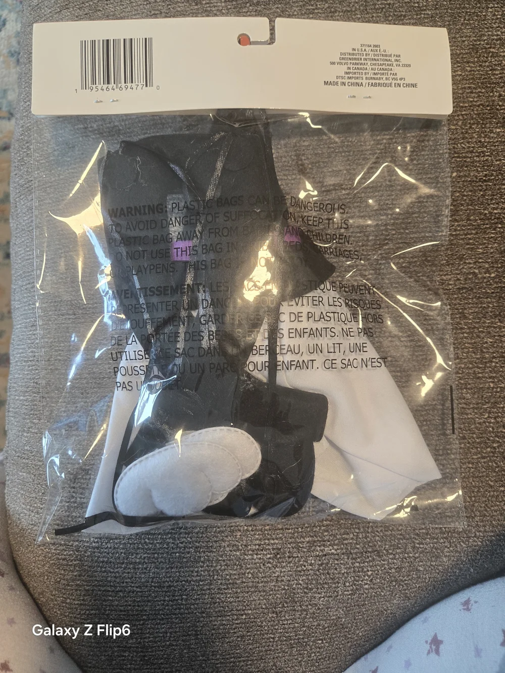 Seasonal Partners White & Black Ghost Wreath Decoration Kit - Halloween Accent